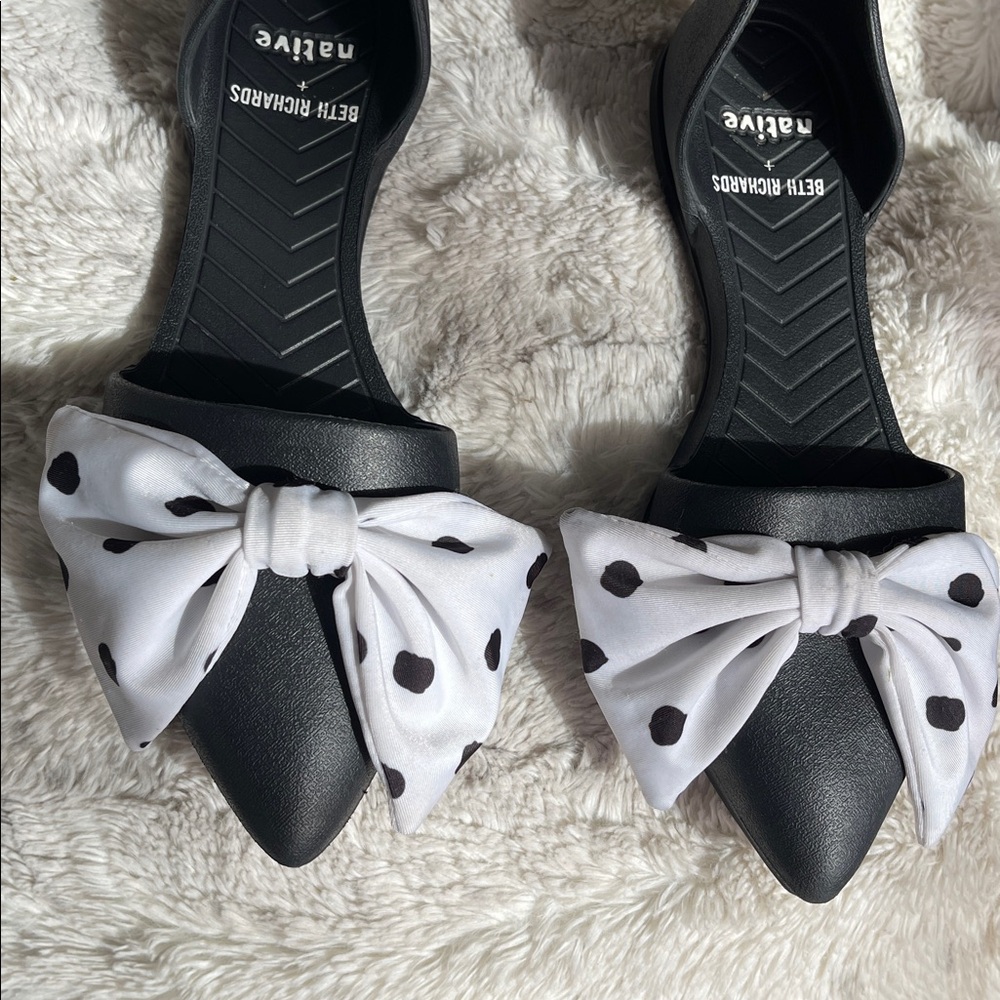 Native Beth Richards Audrey Polka Dot Bow Pointed Toe Flats🖤 - Picture 4 of 13